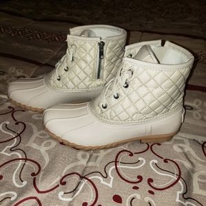 Duck boots